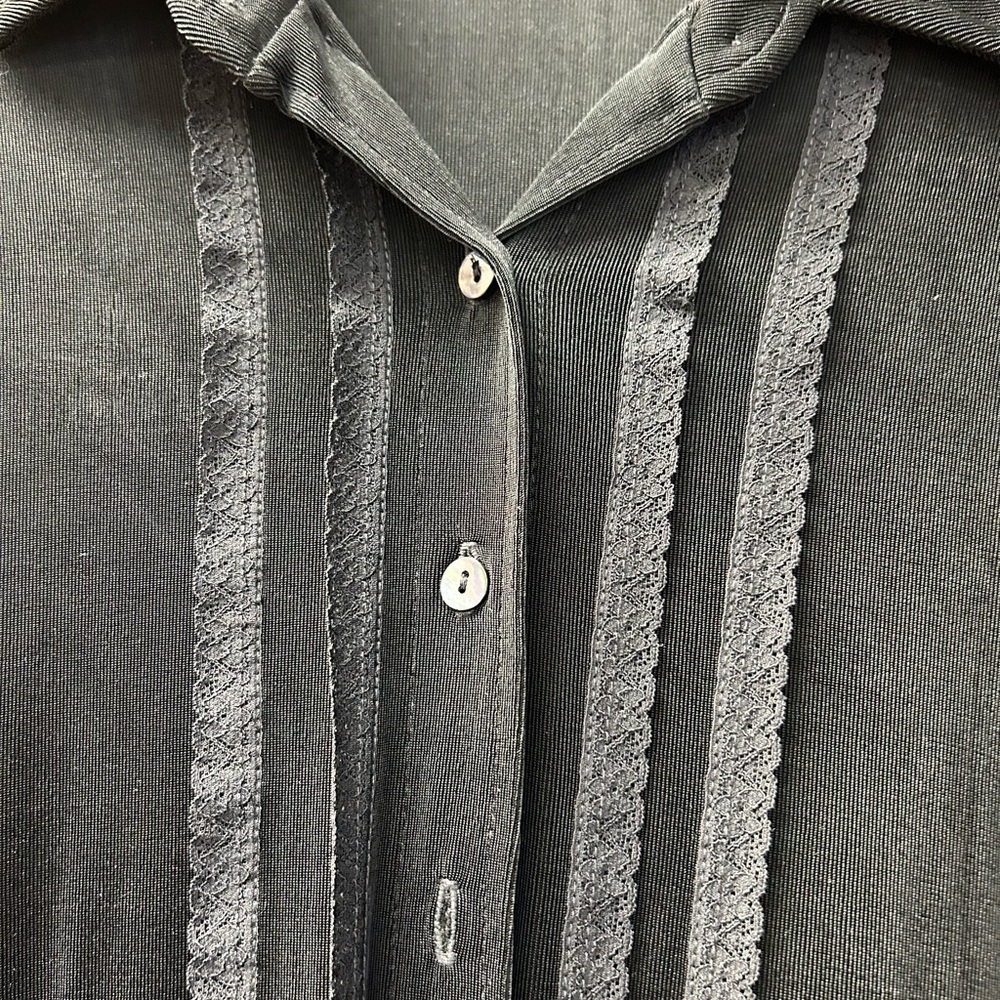 Chicos Traveler/ black button down top/ Size 3 - Picture 4 of 9